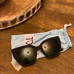 TOMS Cat Eye Sunnies